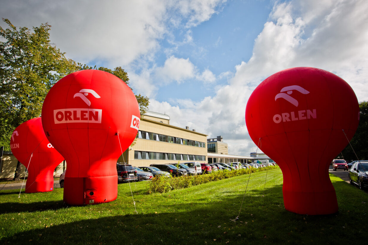 balony reklamowe na parkingu VIP